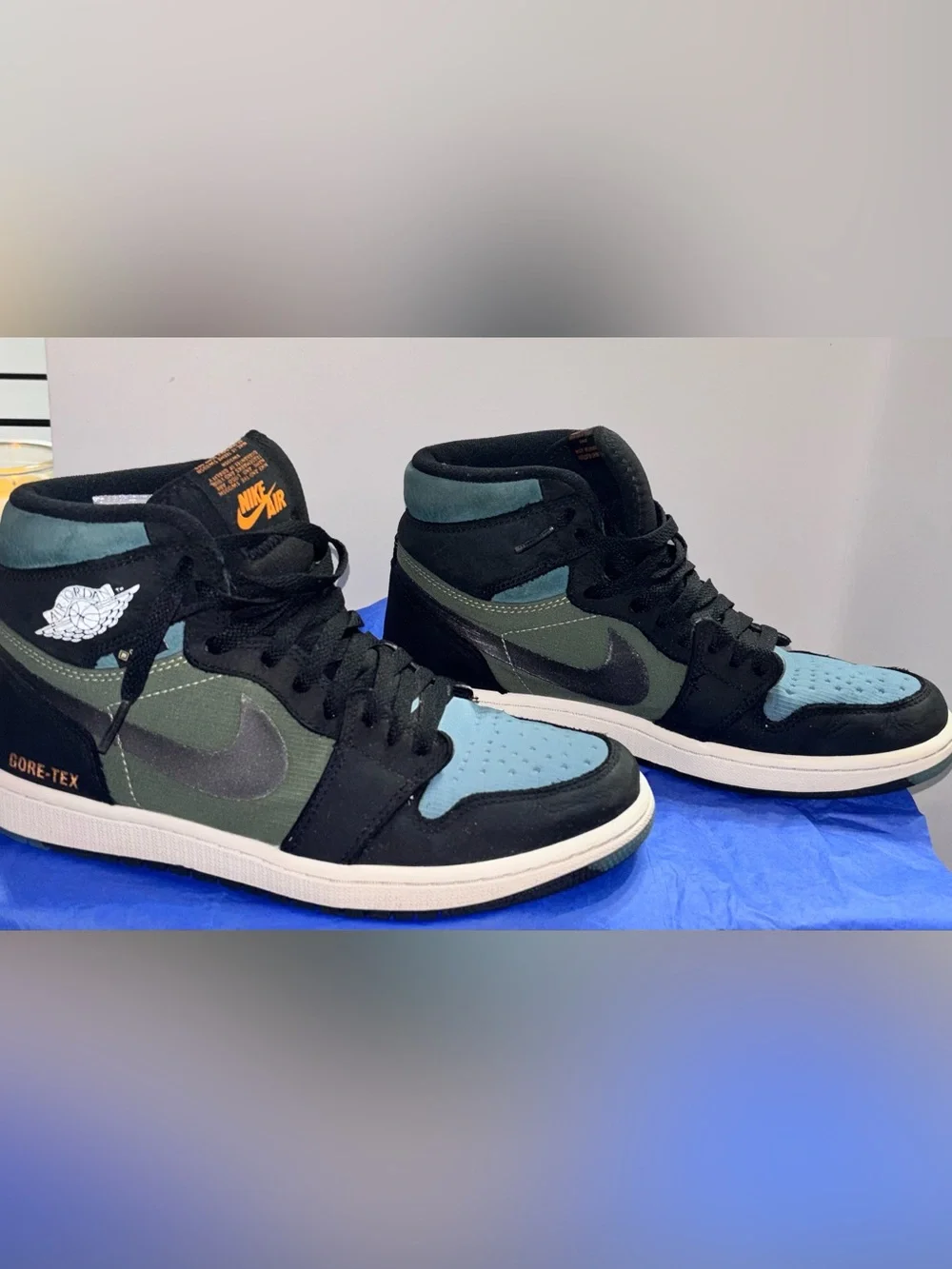 Jordan Men's Air Jordan 1 High in Teal/Olive/Black